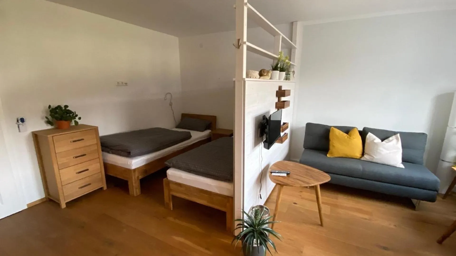 Helle Ferienwohnung In Oberfellendorf Mit Terrasse, Grill Und Garten