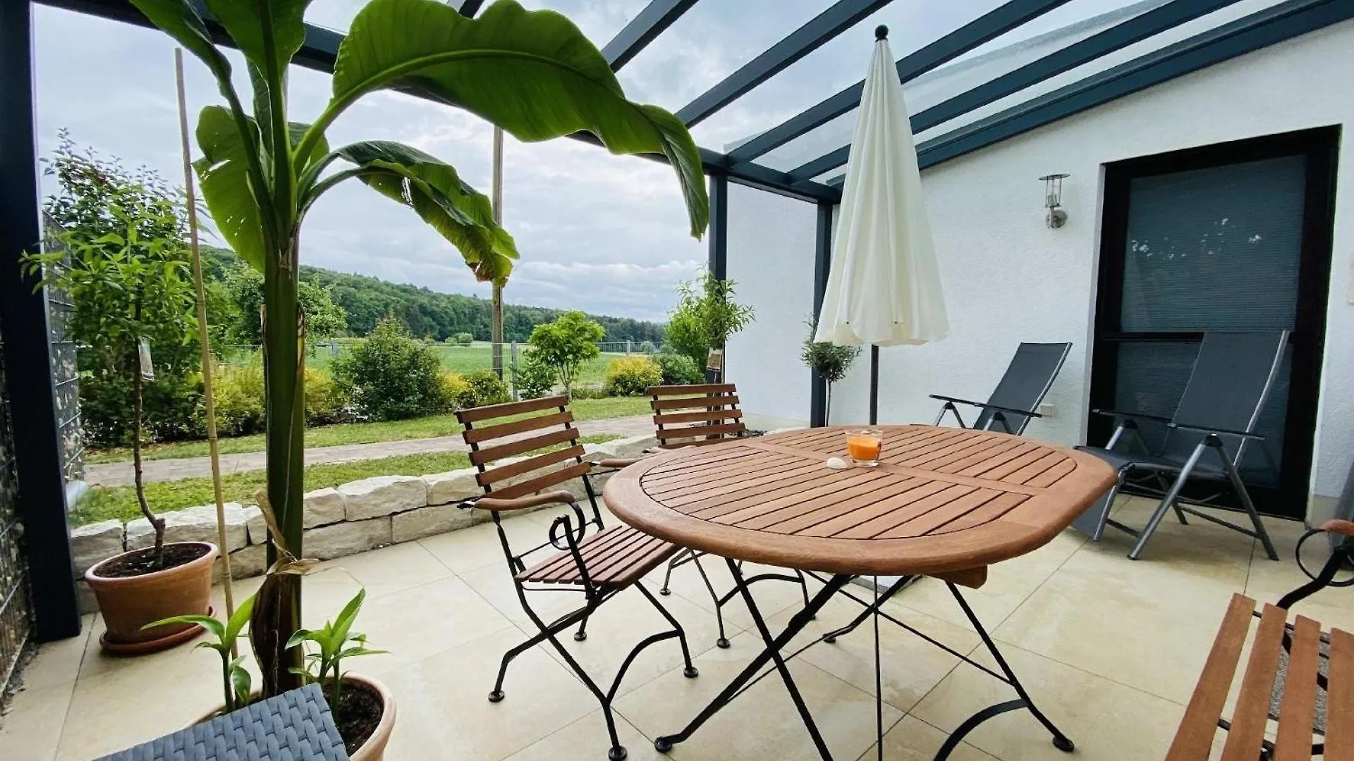 Helle Ferienwohnung In Oberfellendorf Mit Terrasse, Grill Und Garten
